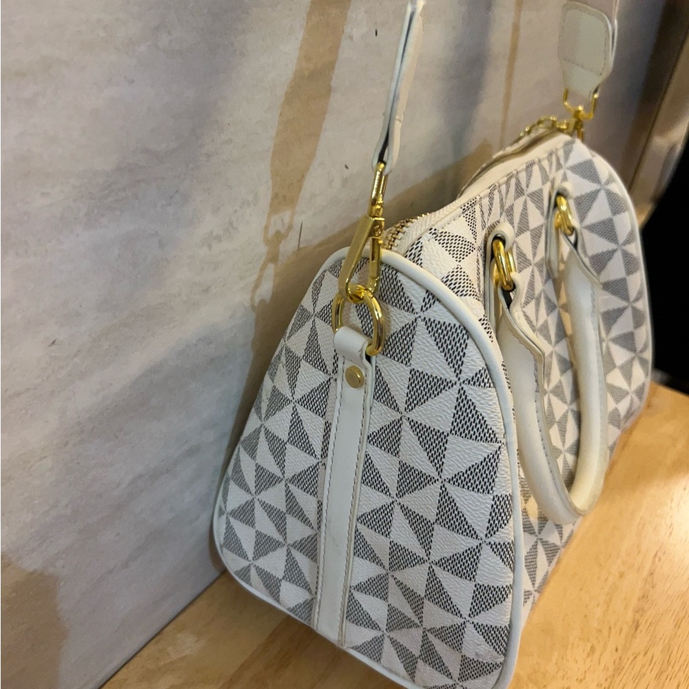 Elegant Patterned Designer Inspired Geometric Tri… - image 4